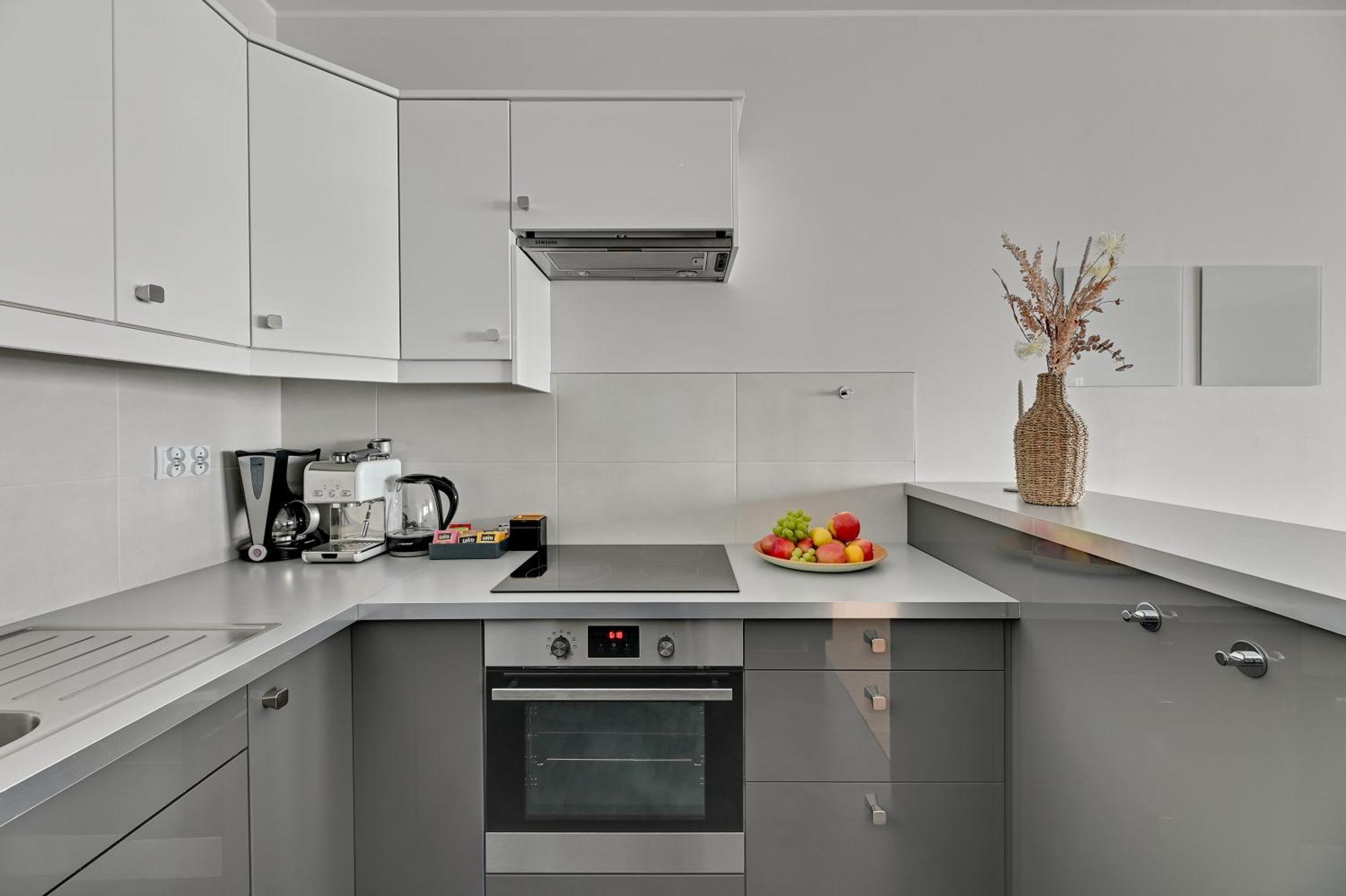 Waterlane Riverside - Spa, Pool, Gym & Parking By Downtown Apartments Gdansk Ruang foto